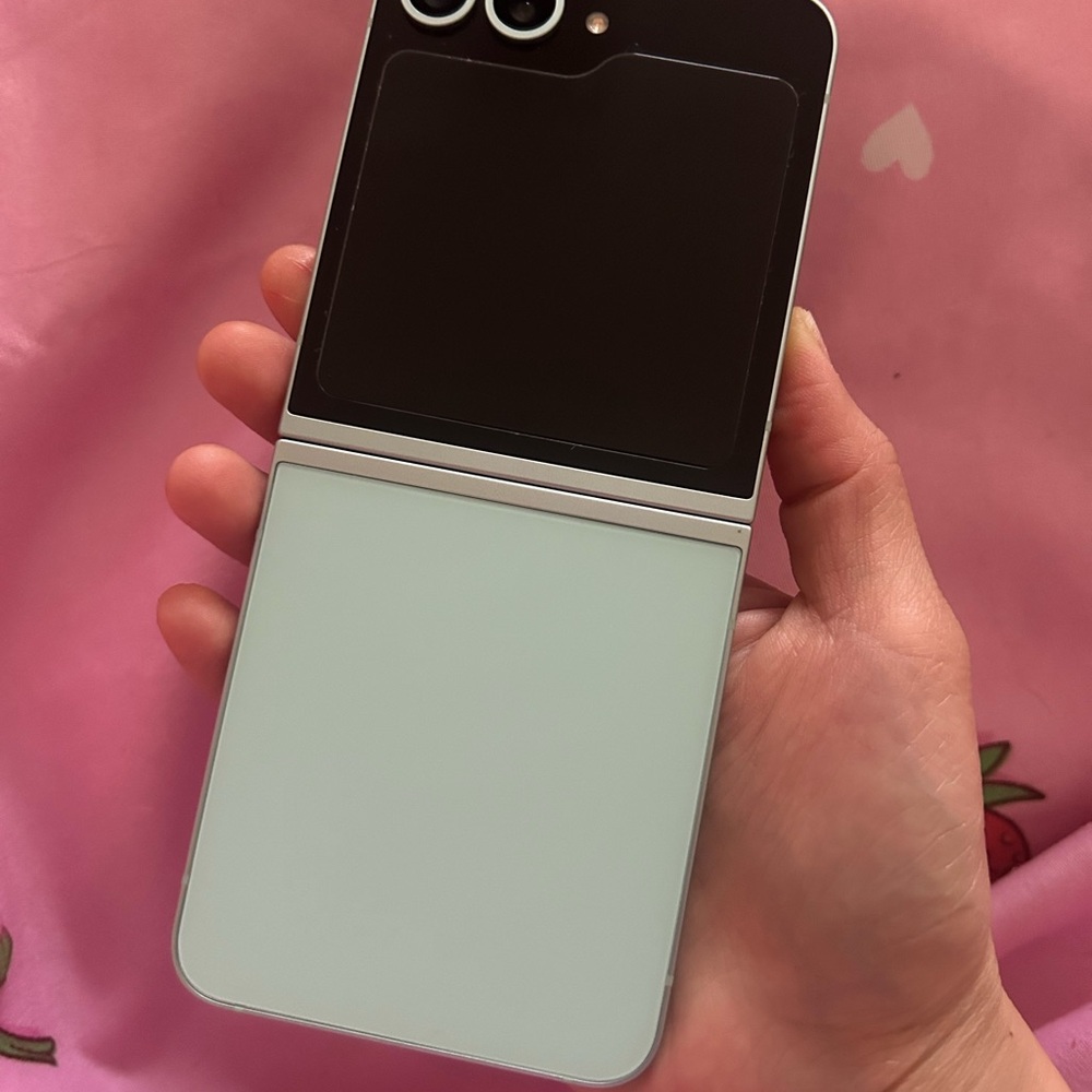 Samsung Z flip 6 Mint Green Smartphone